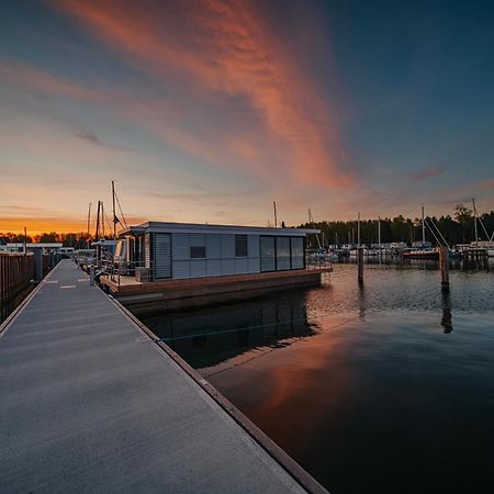 Schwimmendes Ferienhaus "Trinity" Ihr Seahome Auf Der Ostsee 佩讷明德 外观 照片
