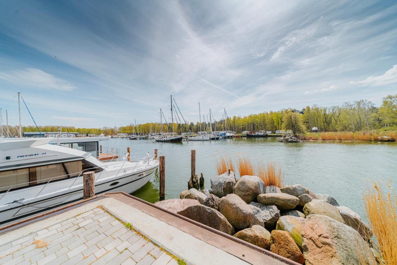 Schwimmendes Ferienhaus "Trinity" Ihr Seahome Auf Der Ostsee 佩讷明德 外观 照片