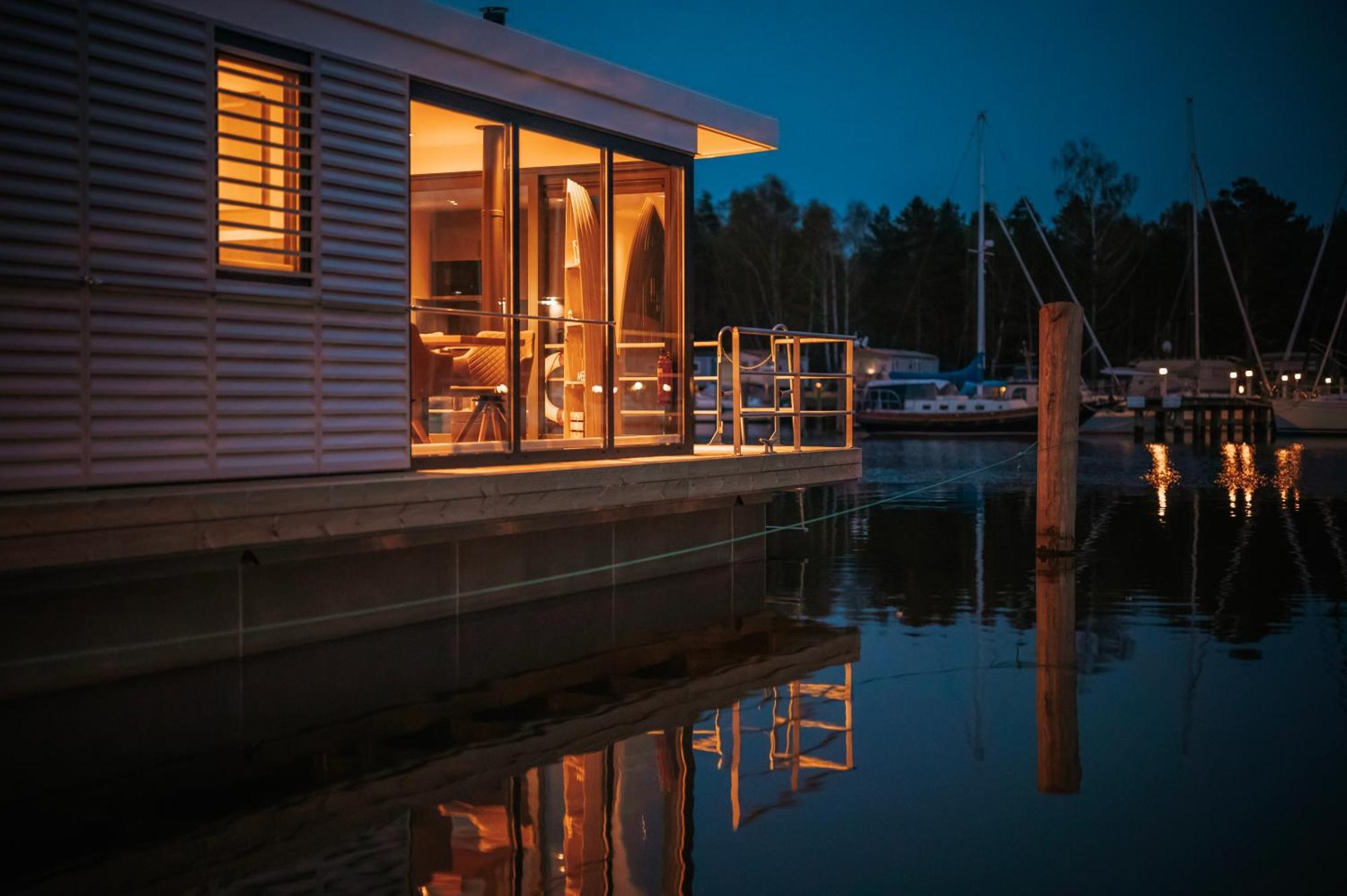 Schwimmendes Ferienhaus "Trinity" Ihr Seahome Auf Der Ostsee 佩讷明德 外观 照片