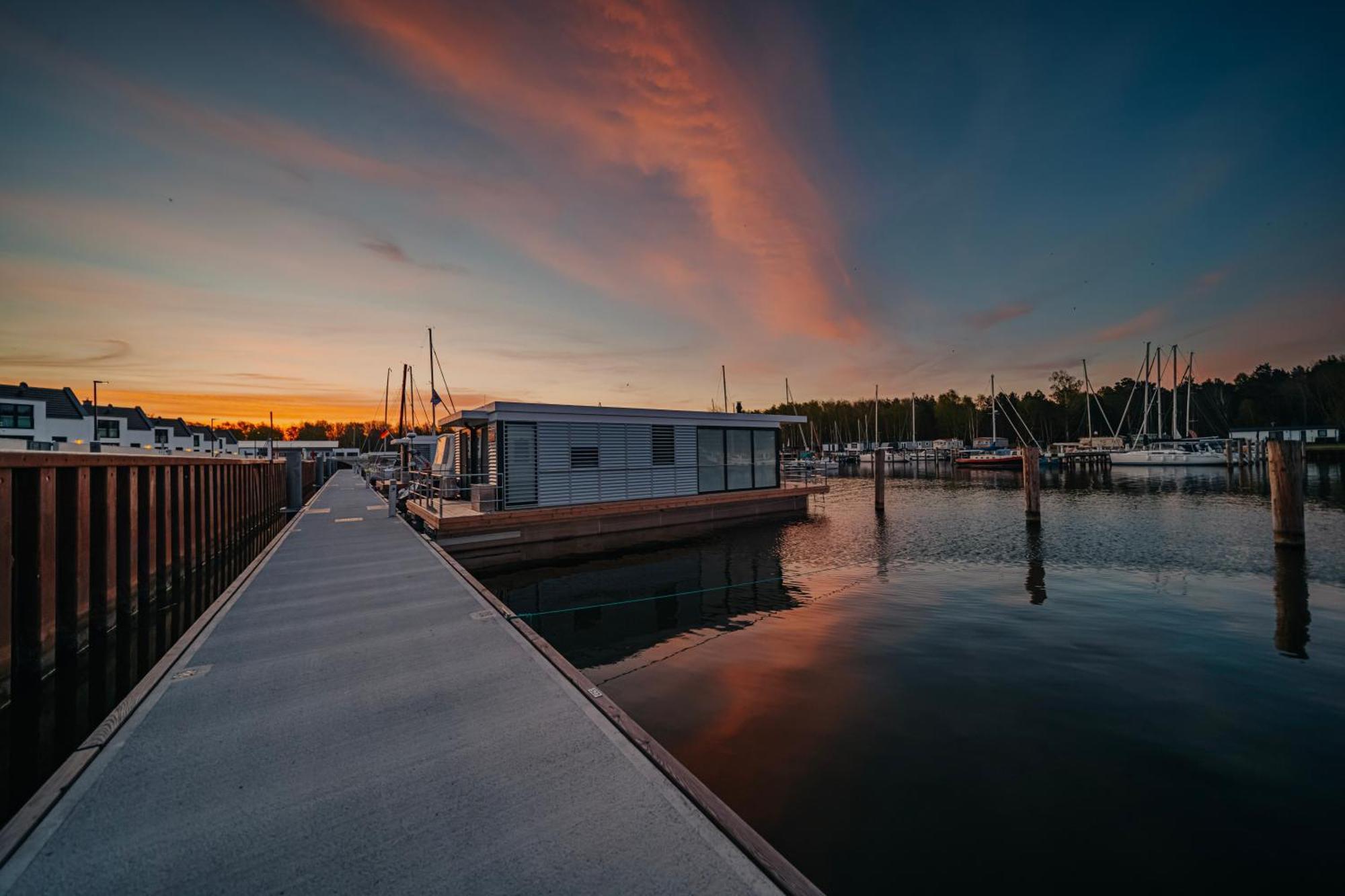 Schwimmendes Ferienhaus "Trinity" Ihr Seahome Auf Der Ostsee 佩讷明德 外观 照片